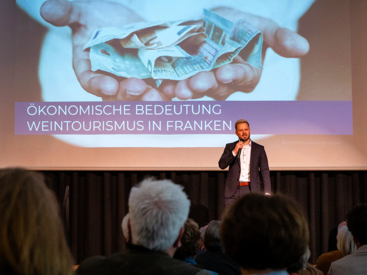 dwif: Präsentation Wirtschaftsfaktor Weintourismus in Franken (Bild: © Michael Koch) 